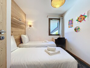 2 bedrooms, bed sheets