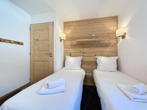2 bedrooms, bed sheets