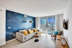 TV - Waterfront Resort Condo Near Ocean Beach Pool 607 (Hallandale Beach)