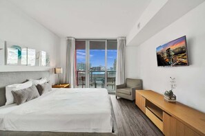 2 bedrooms, iron/ironing board, travel cot, WiFi - Waterfront Resort Condo Near Ocean Beach Pool 607 (Hallandale Beach)