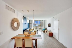 TV - Waterfront Resort Condo Near Ocean Beach Pool 607 (Hallandale Beach)