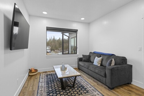 Juneau Family Friendly Getaway 301