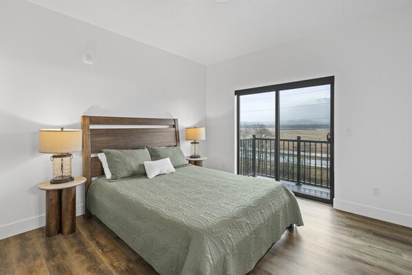 2 bedrooms, travel crib, free WiFi, bed sheets