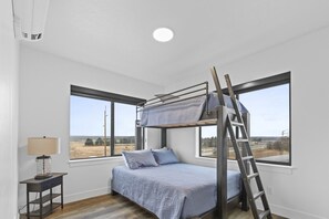 2 bedrooms, travel crib, free WiFi, bed sheets