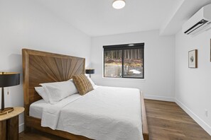 1 bedroom, travel cot, free WiFi, bed sheets - Accessible, Comfort, Convenient Location 106 (Juneau)