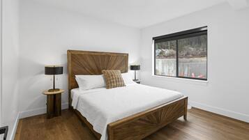 1 bedroom, travel cot, free WiFi, bed sheets