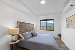 1 bedroom, travel crib, free WiFi, bed sheets