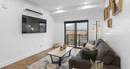 Cozy Retreat With Breath Taking Views 303