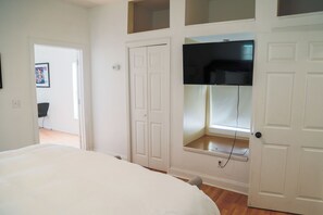 1 habitación, escritorio, tabla de planchar con plancha y wifi