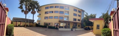 Fachada de la propiedad