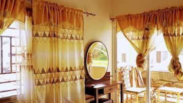 Departamento estándar | Escritorio, insonorización, wifi gratis y ropa de cama