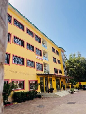 Mặt tiền nơi lưu trú