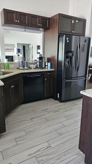 Fridge, microwave, oven, stovetop - Awesome Location Home in Venice... (Venice)