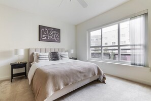 Fer et planche à repasser, Wi-Fi, literie fournie