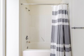 Hair dryer, towels - Blueground | Bellevue, AC, gym & bbq, nr park (Seattle)