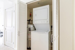 Interior - Blueground | Bellevue, AC, gym & bbq, nr park (Seattle)