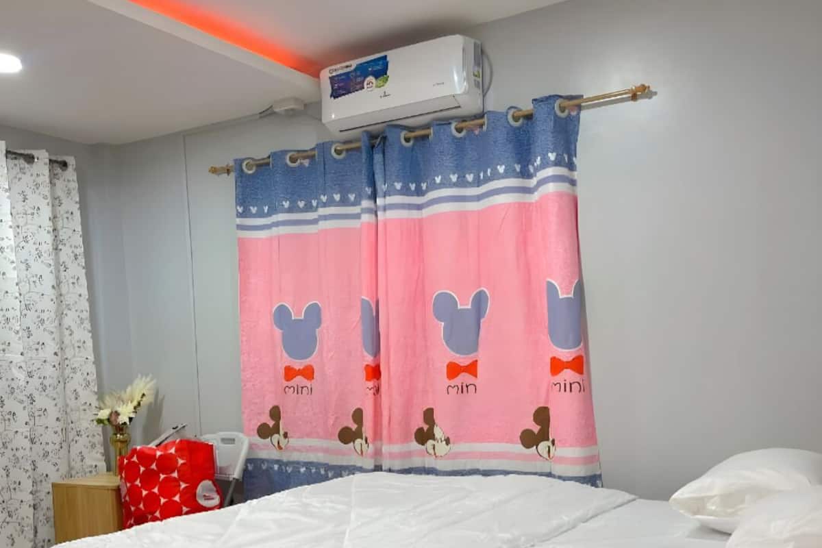Room, 1 King Bed, Mobility Accessible, Balcony | Desk, laptop workspace, free WiFi