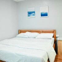 Escritorio, espacio para trabajar con un portátil, wifi gratis