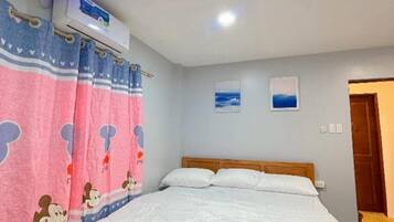 Työpöytä, kannettavalle tietokoneelle sopiva työtila, ilmainen Wi-Fi