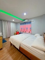 Escritorio, espacio para trabajar con un portátil, wifi gratis