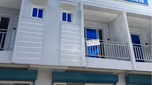 A building with a sign reading "Minimart Tourist Inn." - DOS MARIAS TOURIST INN (Daanbantayan)