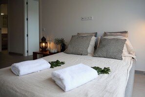 5 bedrooms, desk, iron/ironing board, travel cot