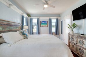 3 bedrooms, desk, free WiFi, bed sheets
