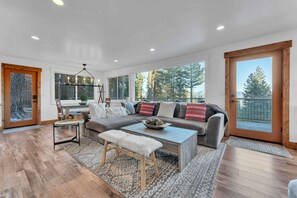TV, fireplace - Cozy Carnelian Bay Vacation Rental with Lake Views (Carnelian Bay)