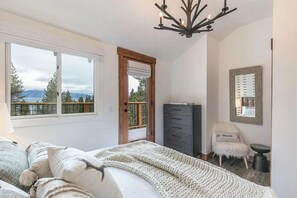 3 bedrooms, desk, WiFi, bed sheets