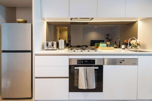 Fridge, microwave, oven, stovetop - Bay&River Views Condo near Southern Cross Station (Docklands)