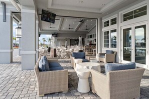 تناول الطعام بالخارج