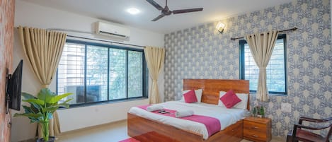 3 bedrooms, iron/ironing board, WiFi
