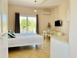 8 bedrooms, iron/ironing board, free WiFi, bed sheets