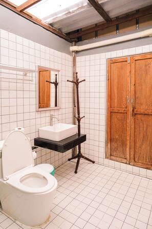 Deluxe Villa, Refrigerator, Mountain View | Bathroom | Separate bathtub and shower, spring water bathtub, free toiletries