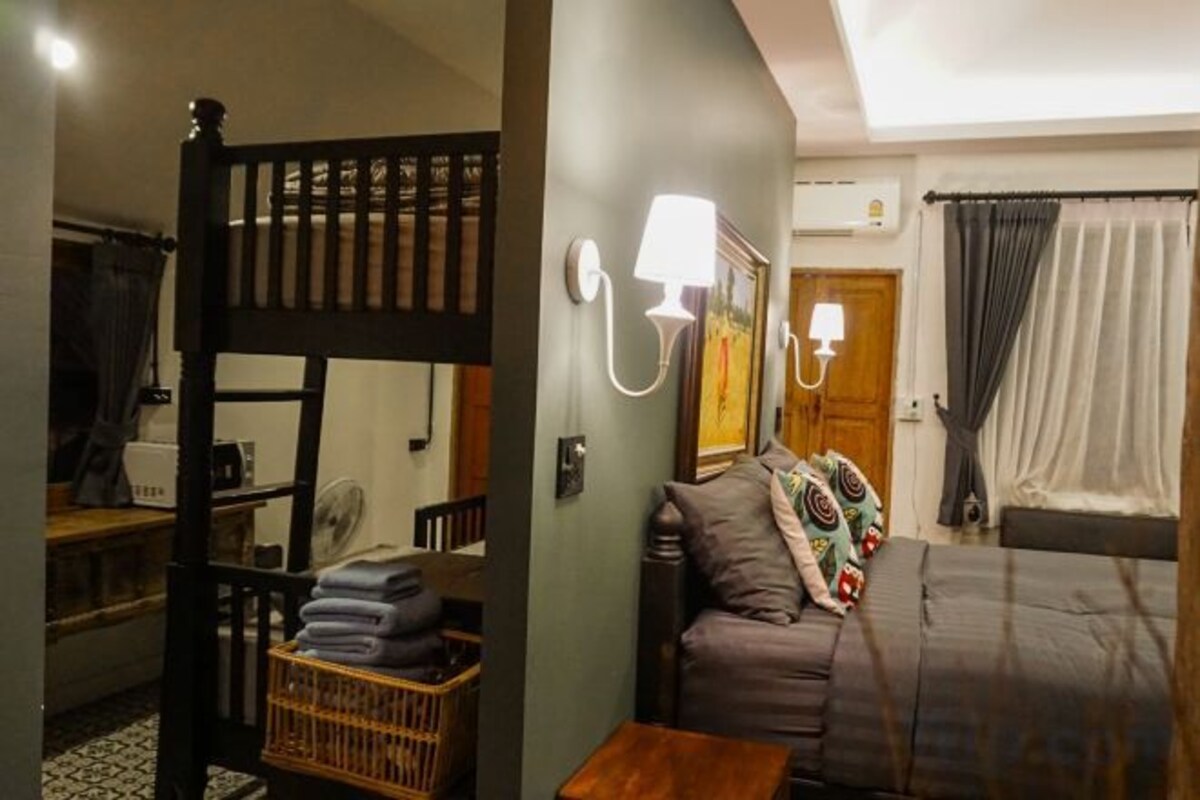 1 ห้องนอน, เครื่องนอนระดับพรีเมียม, เตียง Tempur-Pedic, มินิบาร์