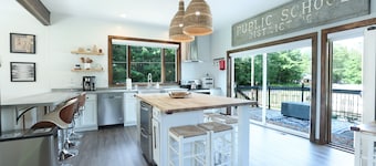 Summit Lake 2-bedroom house with AC and WiFi.