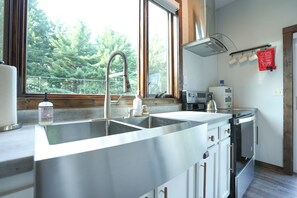 電子レンジ、コンロ、食器洗い機