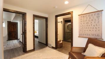 2 室のベッドルーム、WiFi、ベッドシーツ