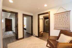 2 室のベッドルーム、WiFi、ベッドシーツ