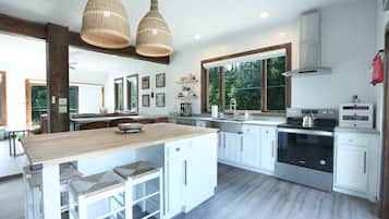 Microones, placa de cuina i rentaplats