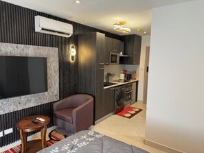 1 habitación, tabla de planchar con plancha, wifi y ropa de cama 