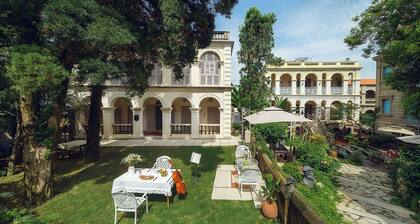 White House Monet Garden Coffee