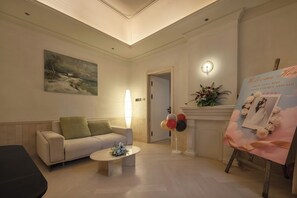 Luxury Suite, Garden View | Living room | 65-inch LCD TV with cable channels, fireplace - White House Monet Garden Coffee (Xiamen)