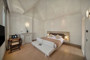 Deluxe Double Room, Garden View | Down comforters, desk, laptop workspace, free WiFi - White House Monet Garden Coffee (Xiamen)