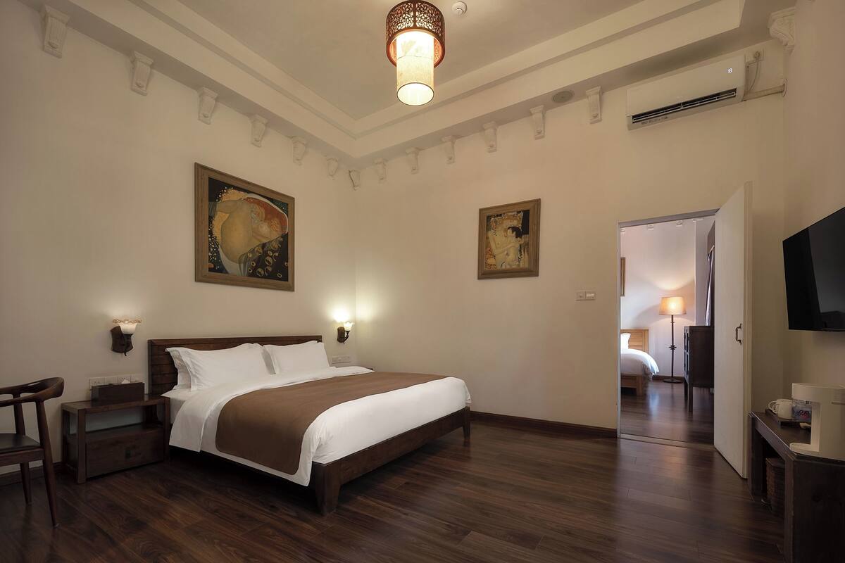 ห้องคลาสสิกสวีท, วิวสวน | ผ้านวมขนเป็ด, โต๊ะทำงาน, พื้นที่ทำงานแบบใช้แล็ปท็อป, Wi-Fi ฟรี