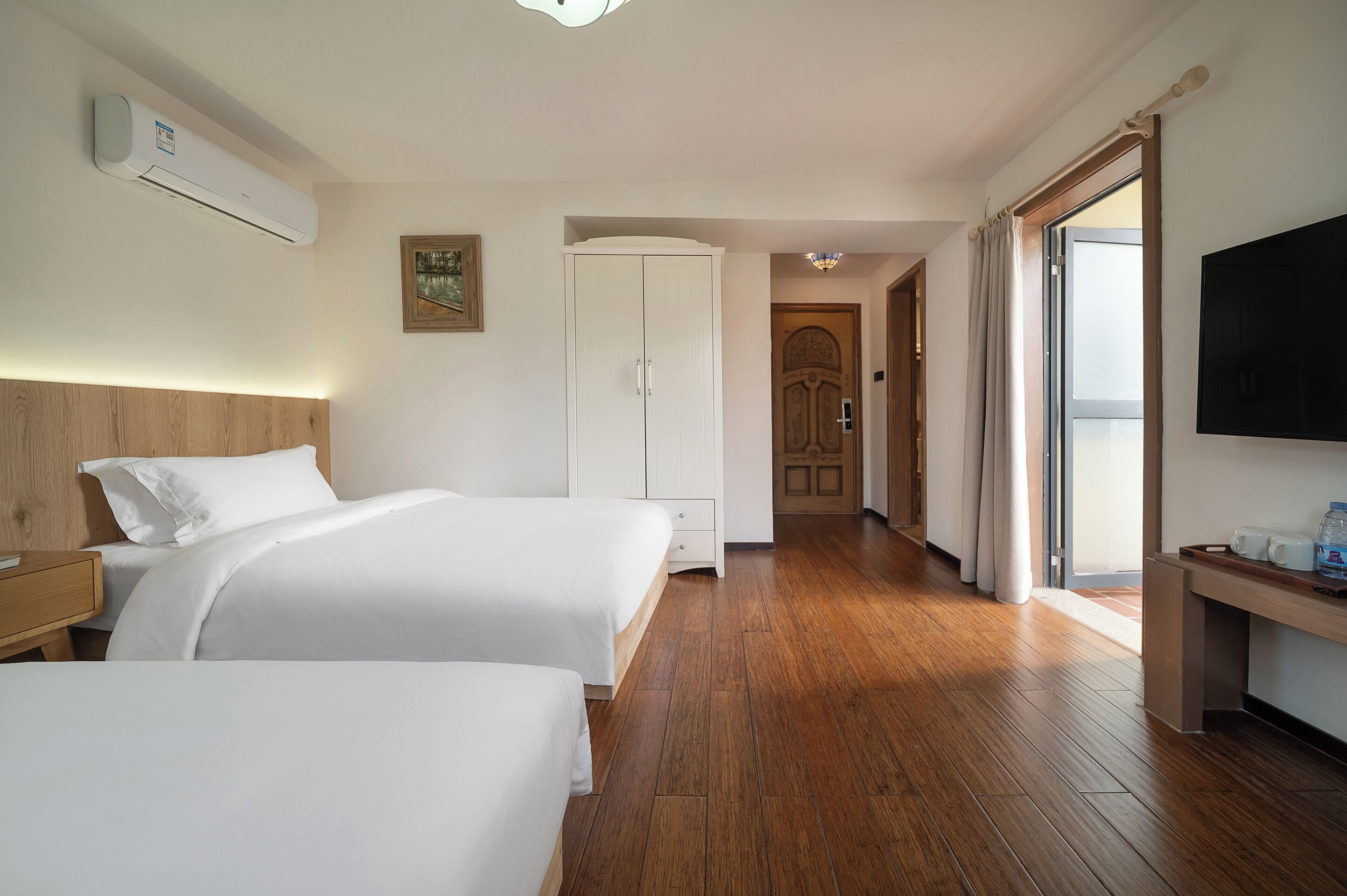 Tomannsrom – standard, hageutsikt | Dundyner, skrivebord, skrivebord for bærbar PC og wi-fi (inkludert)