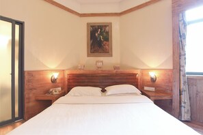Comfort-Doppelzimmer, Gartenblick | 1 Schlafzimmer, Schreibtisch, laptopgeeigneter Arbeitsplatz