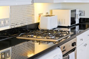 Kühlschrank, Mikrowelle, Ofen, Geschirrspüler