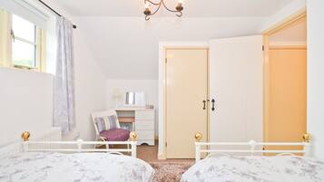 2 bedrooms, iron/ironing board, free WiFi, bed sheets