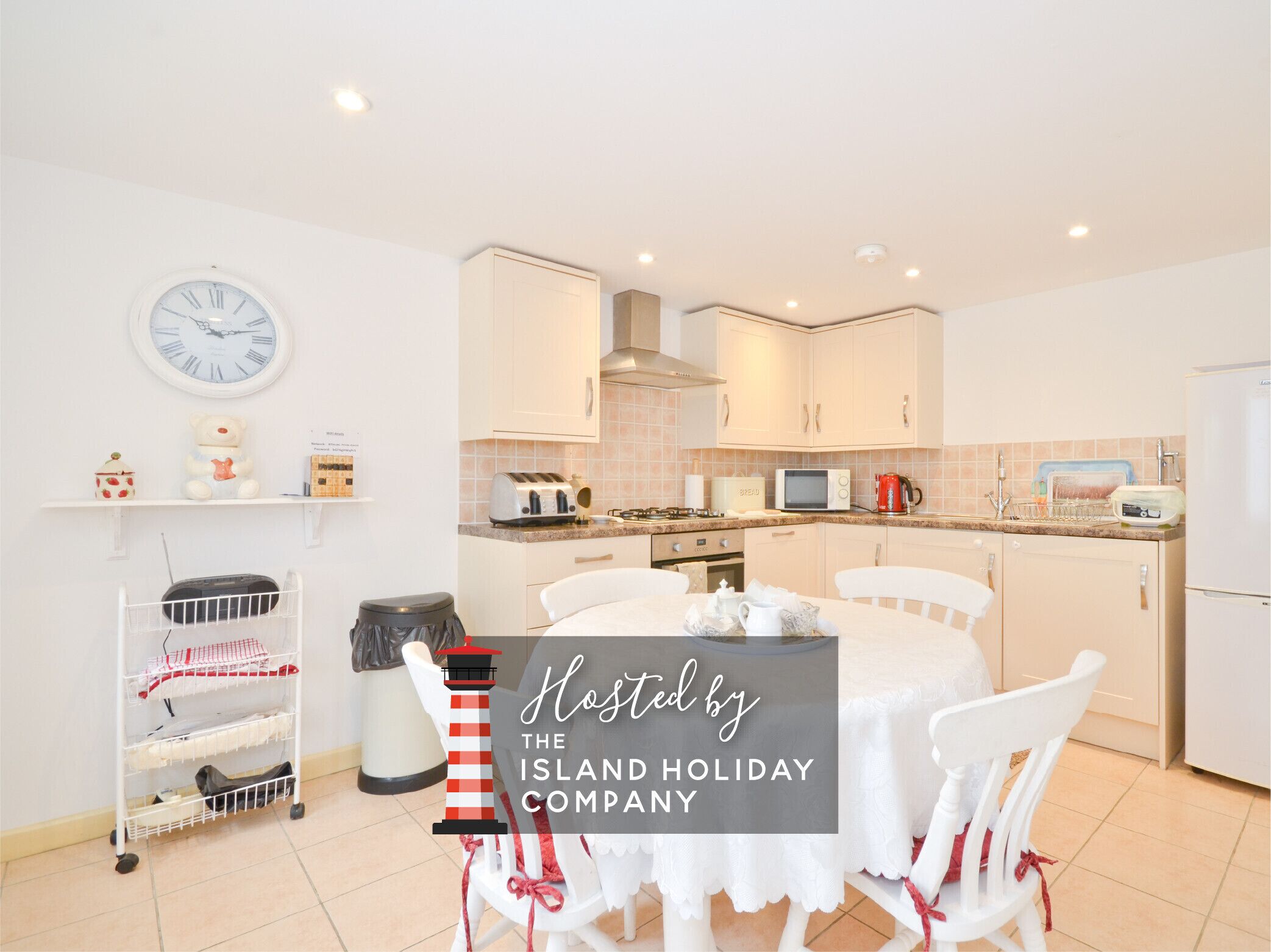 Kjøleskap, mikrobølgeovn, ovn og oppvaskmaskin